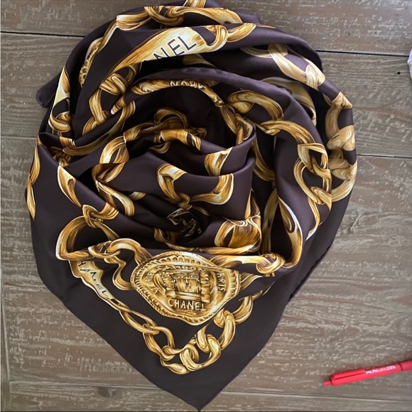 RARE CHANEL Large Silk Scarf AUTHENTICATED - Picture 7 of 14
